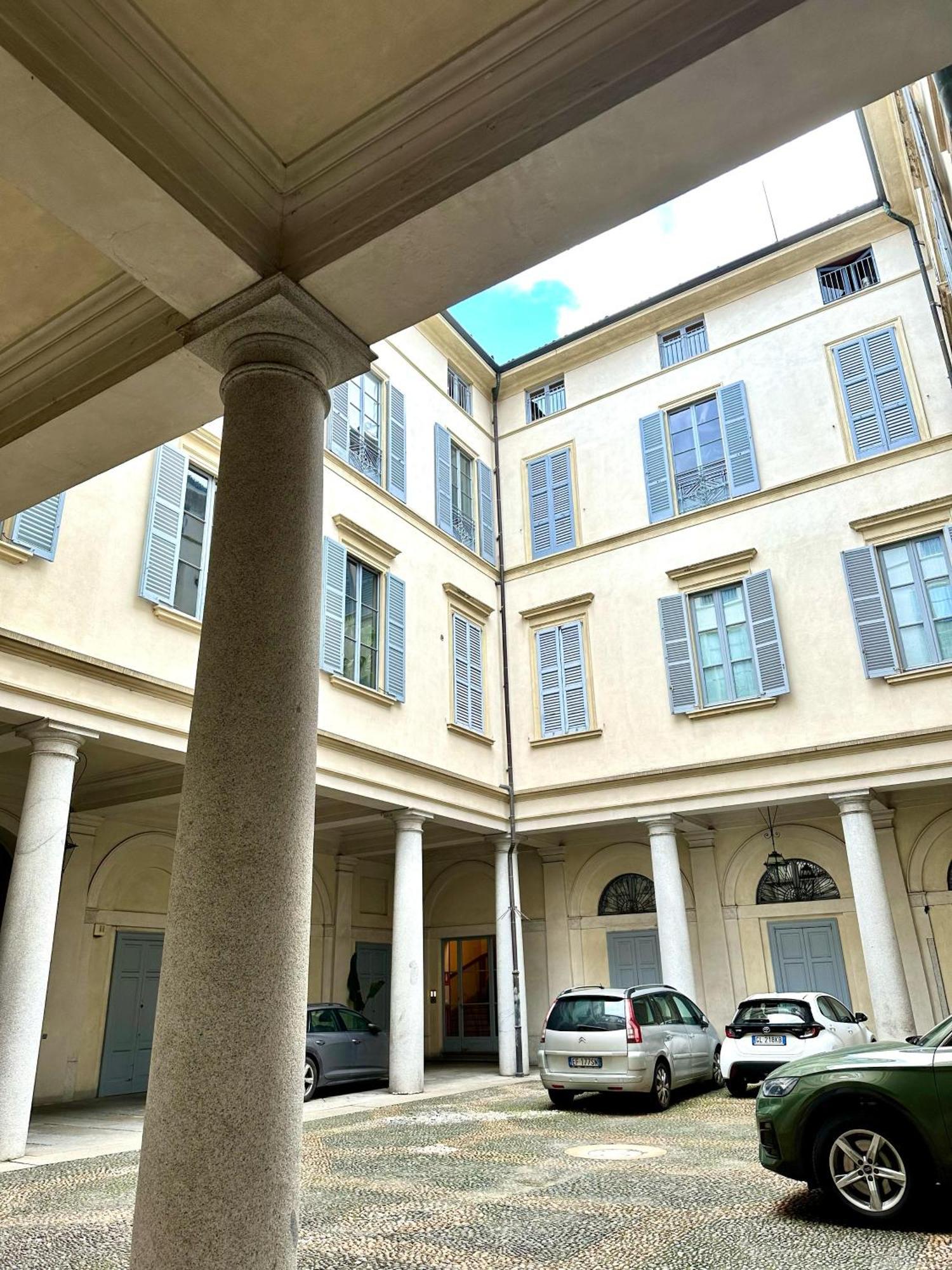 Nerino House, Elegante E Tranquillo Appartamento A 5 Minuti Dal Duomo Milano Exteriör bild
