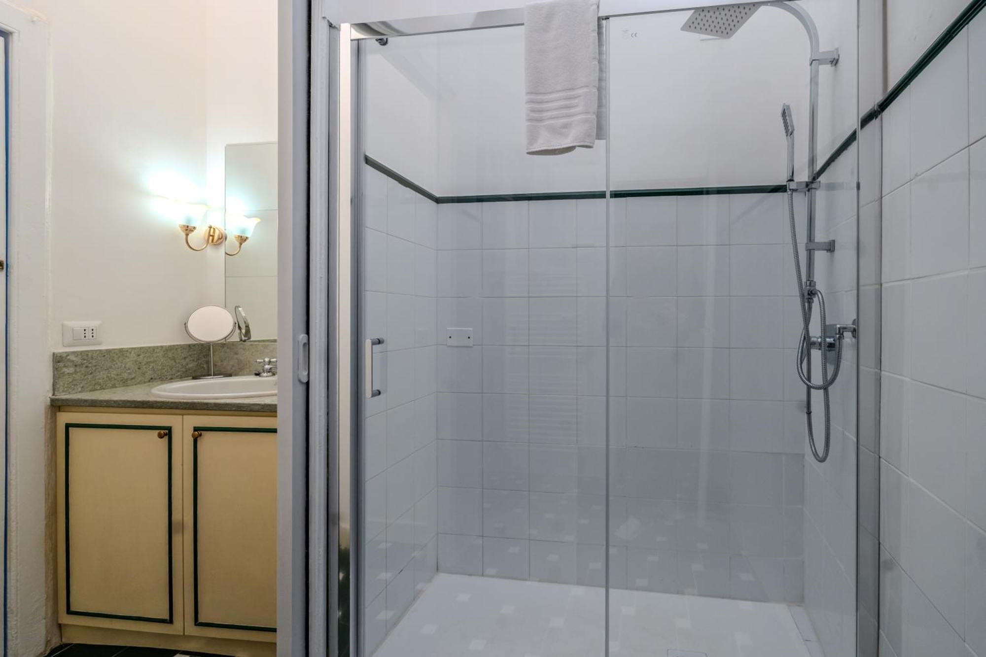 Nerino House, Elegante E Tranquillo Appartamento A 5 Minuti Dal Duomo Milano Exteriör bild