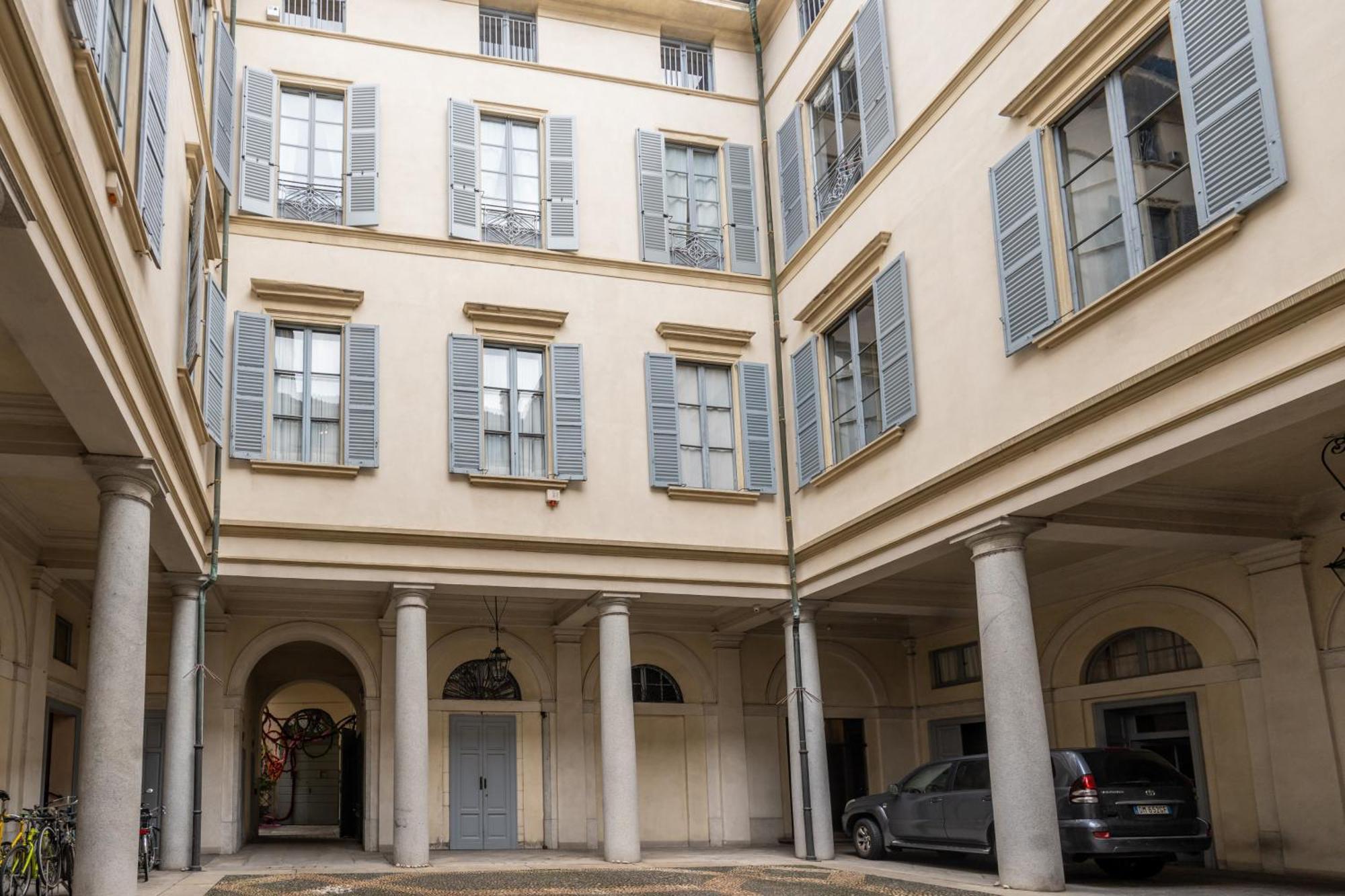 Nerino House, Elegante E Tranquillo Appartamento A 5 Minuti Dal Duomo Milano Exteriör bild